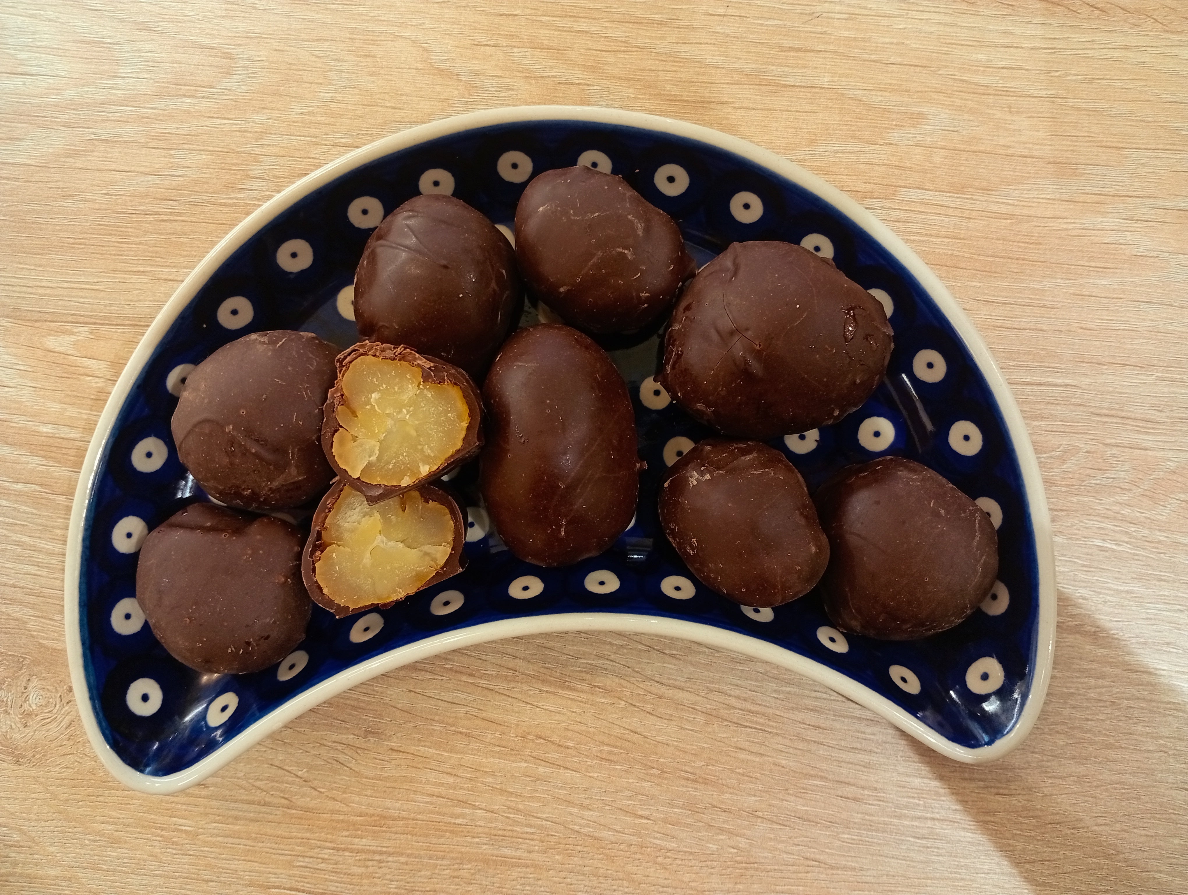 Chocolate-coated chestnut
