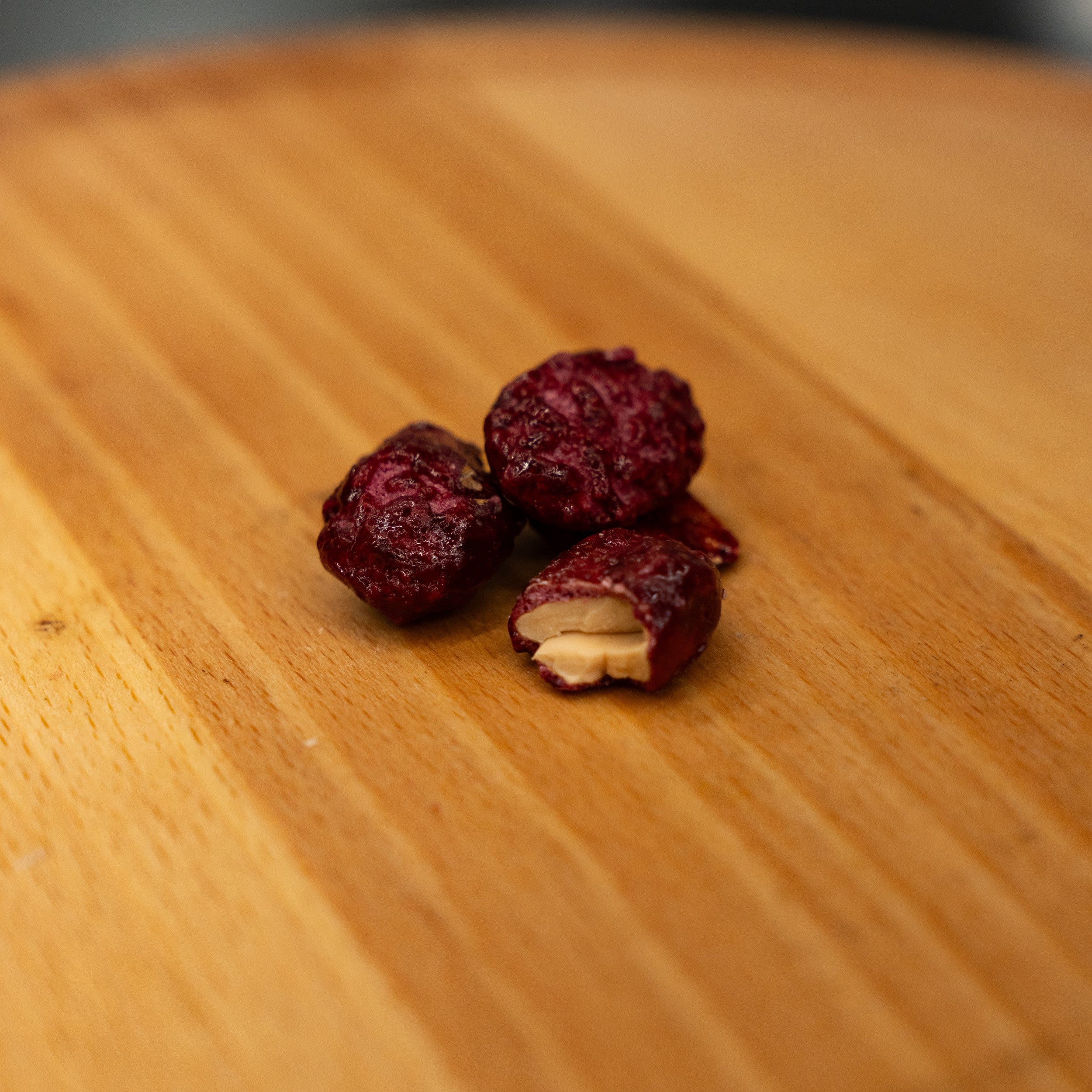 Caramelized almonds in blackberries